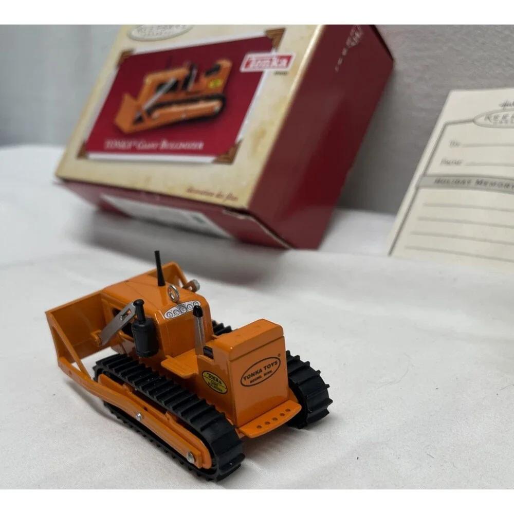 2004 Hasbro Hallmark Keepsake Tonka Giant Bulldozer Ornament Christmas Tree NIB